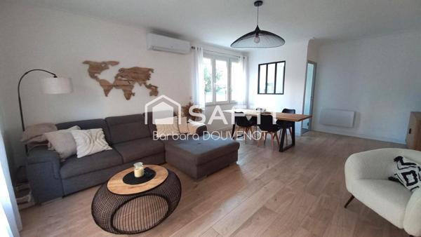 Maison de ville de plain pied rénovée avec jardin - 3 chambres, 2 stationnements.