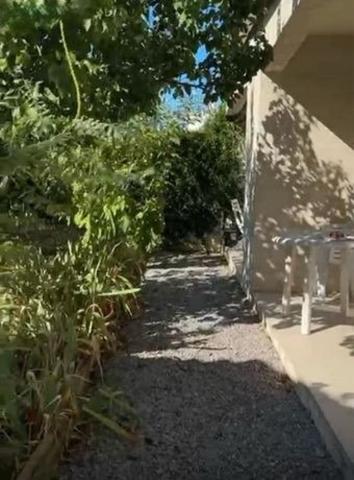 IMMEUBLE DE 6 APPARTEMENTS AVEC JARDINS, PARKINGS PRIVES