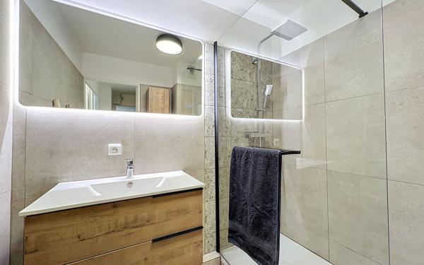 Appartement à vendre    3 pièces • 70 m2 Fréjus