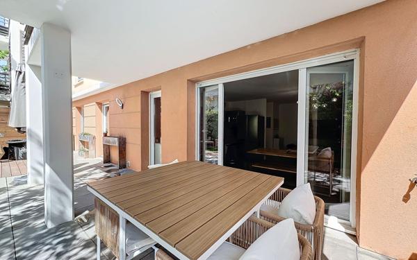 Appartement à vendre    3 pièces • 70 m2 Fréjus