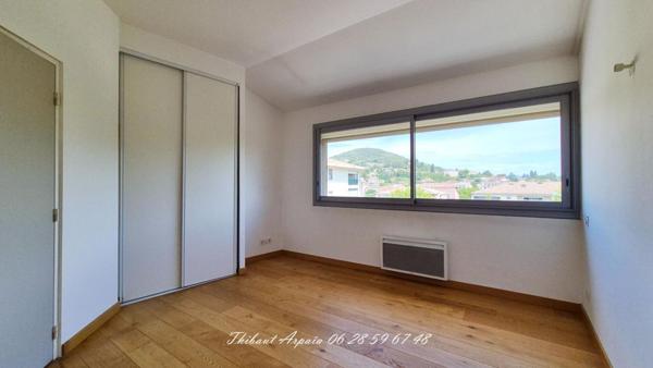 Appartement T5 - 155 m² habitables avec terrasse, parking et garage, dernier étage avec ascenseur