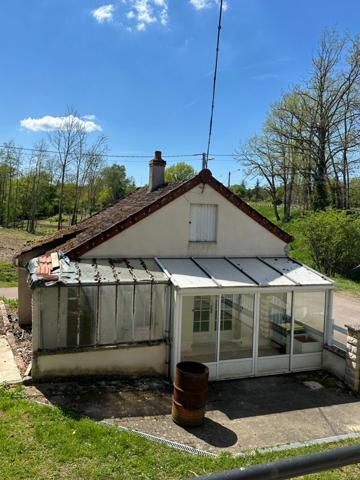 Bel ensemble immobilier axe SEMUR -EPOISSES composé de 2 maisons.