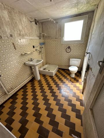 Bel ensemble immobilier axe SEMUR -EPOISSES composé de 2 maisons.