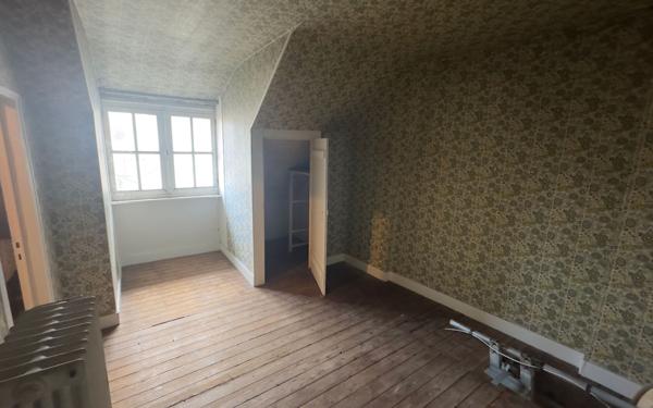 Maison à vendre    7 pièces • 195 m2 Saint-Yrieix-la-Perche