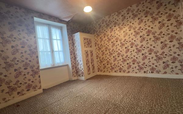 Maison à vendre    7 pièces • 195 m2 Saint-Yrieix-la-Perche