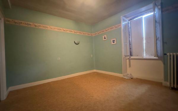 Maison à vendre    7 pièces • 195 m2 Saint-Yrieix-la-Perche