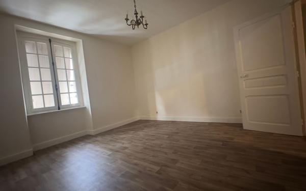 Maison à vendre    7 pièces • 195 m2 Saint-Yrieix-la-Perche