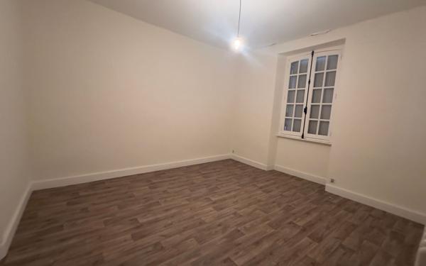 Maison à vendre    7 pièces • 195 m2 Saint-Yrieix-la-Perche