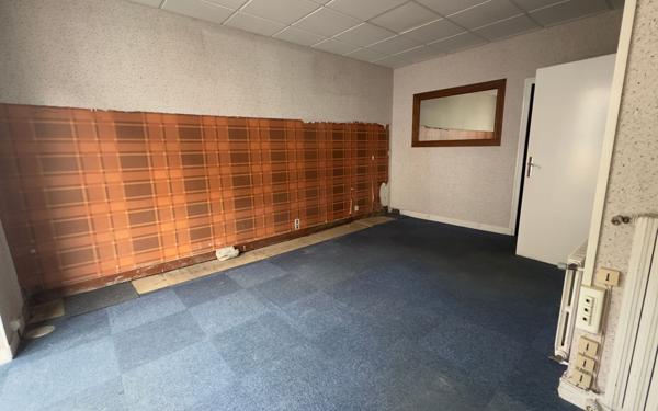 Maison à vendre    7 pièces • 195 m2 Saint-Yrieix-la-Perche