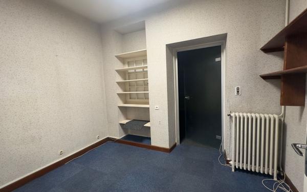 Maison à vendre    7 pièces • 195 m2 Saint-Yrieix-la-Perche