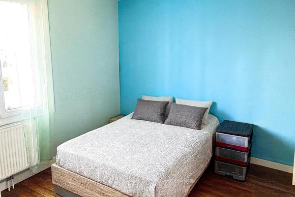 GENELARD - 3 CHAMBRES - BONNE ISOLATION