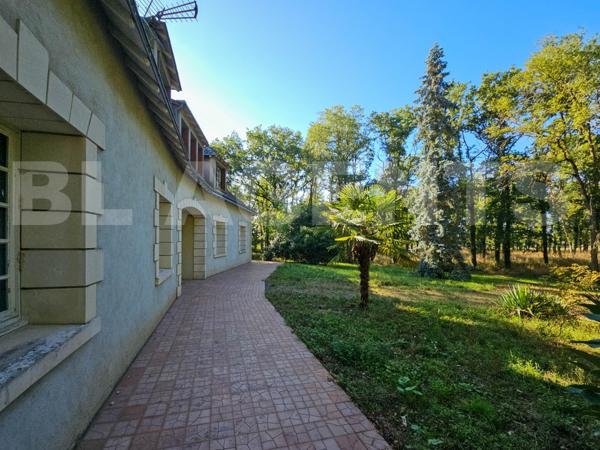 Maison traditionnelle avec dépendances et vaste terrain