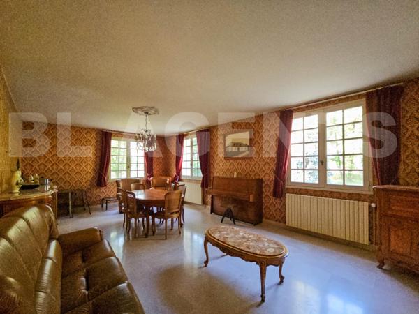 Maison traditionnelle avec dépendances et vaste terrain