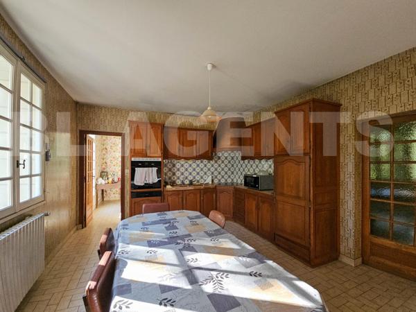 Maison traditionnelle avec dépendances et vaste terrain