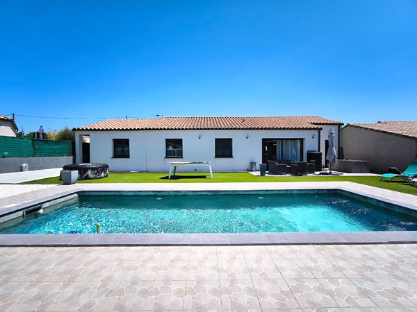 Maison RT2020 plain-pied 4 chambres, garage, piscine, jardin et pool house à 5 min de Carcassonne