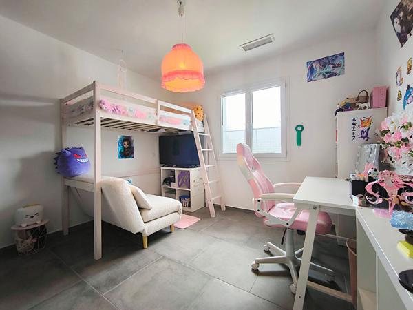 Maison RT2020 plain-pied 4 chambres, garage, piscine, jardin et pool house à 5 min de Carcassonne