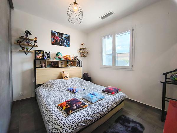 Maison RT2020 plain-pied 4 chambres, garage, piscine, jardin et pool house à 5 min de Carcassonne