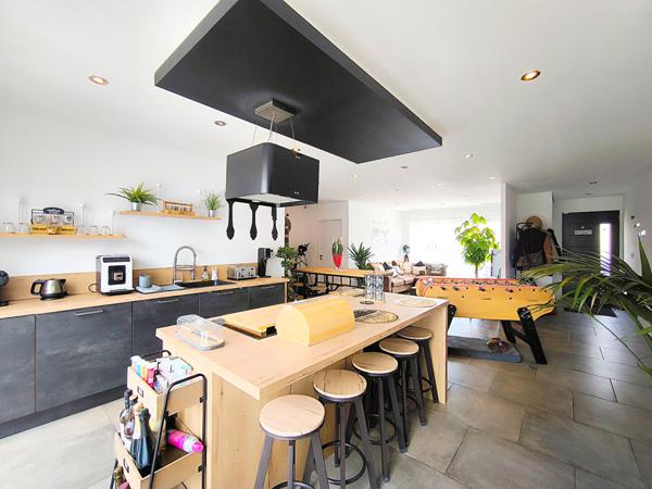 Maison RT2020 plain-pied 4 chambres, garage, piscine, jardin et pool house à 5 min de Carcassonne