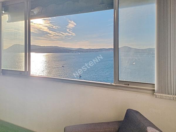 Vue mer exceptionnelle pour cet appartement de 3 piéces Toulon Port de plaisance