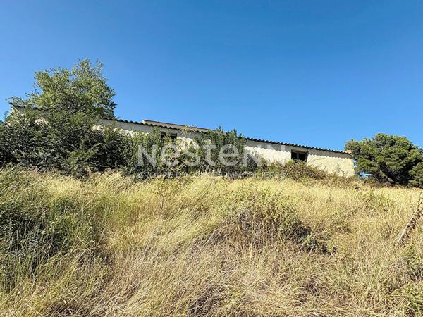 Grande propriété de 1.2 ha à rénover avec vue exceptionnelle sur l'étang, le village pittoresque de Bages et les Pyrénées Narbonne