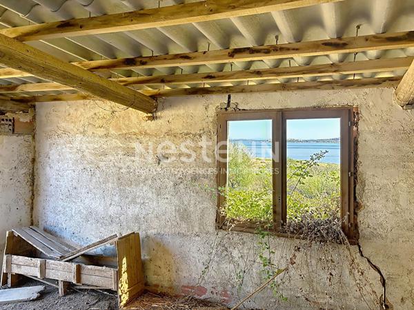 Grande propriété de 1.2 ha à rénover avec vue exceptionnelle sur l'étang, le village pittoresque de Bages et les Pyrénées Narbonne