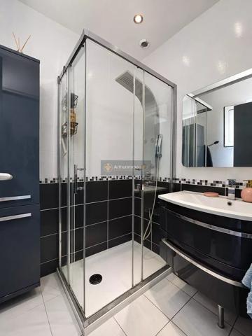 Vente                                                      Appartement
                        
                     2 pièces                      38 m2                     à Les Issambres