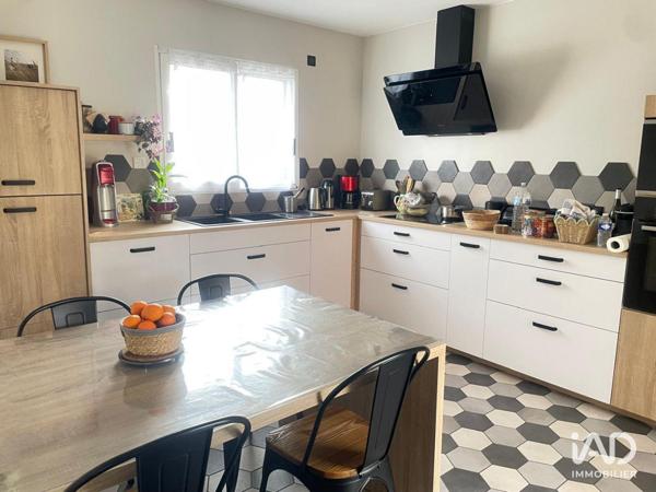 Maison à vendre 6 pièces 131 m² Commelle-Vernay