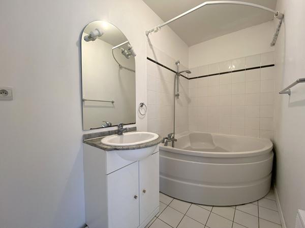 BORDEAUX CHATRONS - Appartement Bordeaux 2 pièces avec place de parking