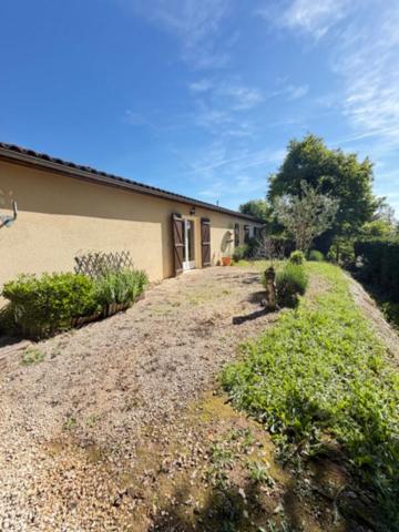 PROCHE DE SARLAT MAISON SANS VIS-À-VIS