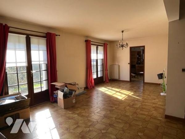 Maison non mitoyenne sur sous sol 