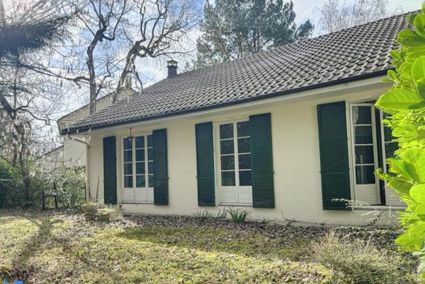 Maison de 5 pièces sur terrain de 465 m2 dans le secteur prisé du bois de Maurepas