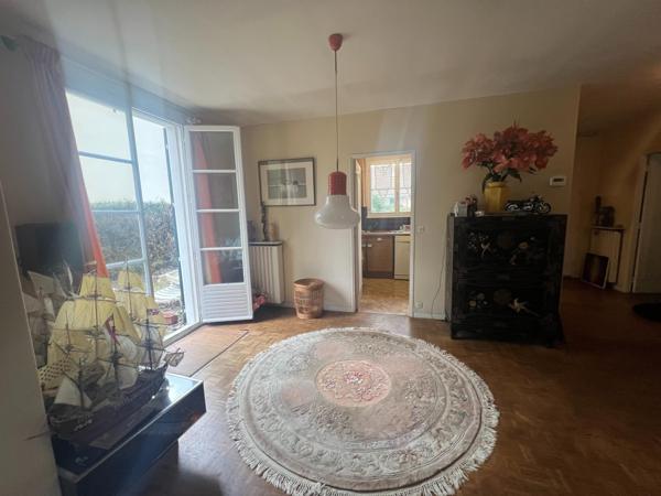 Maison de 5 pièces sur terrain de 465 m2 dans le secteur prisé du bois de Maurepas