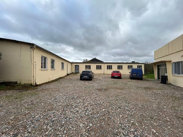 Local Commercial
        
        - 1895 m²
