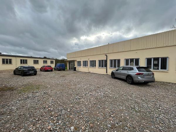 Local Commercial
        
        - 1895 m²