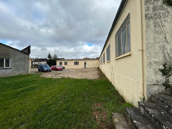 Local Commercial
        
        - 1895 m²