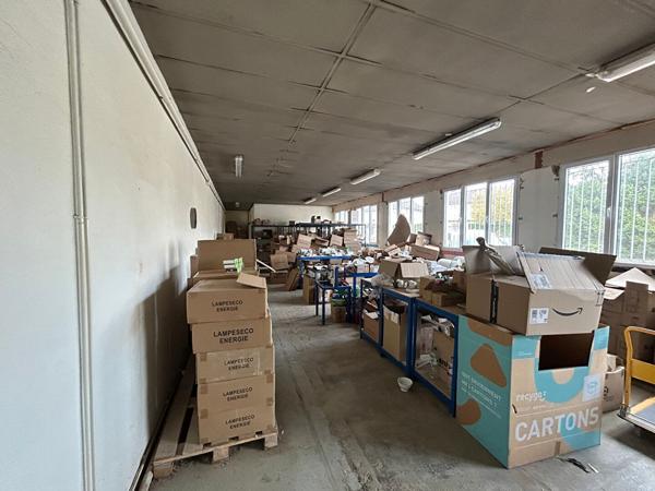 Local Commercial
        
        - 1895 m²