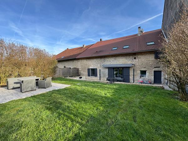 Maison - 6 pièces - 216 m²