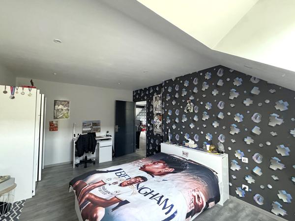 Maison - 6 pièces - 216 m²