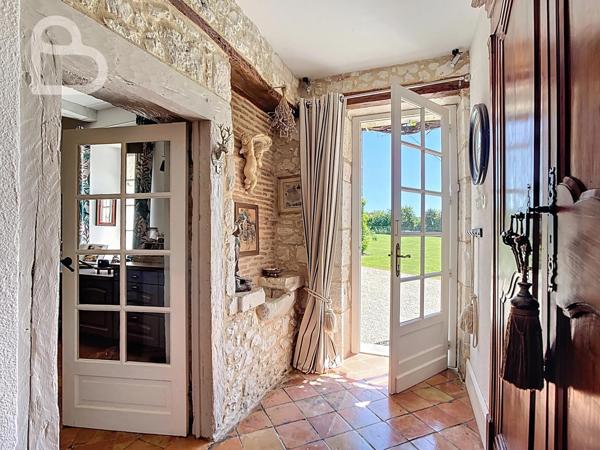 Villeréal (47210) Spacieuse maison quercynoise avec piscine et dépendance