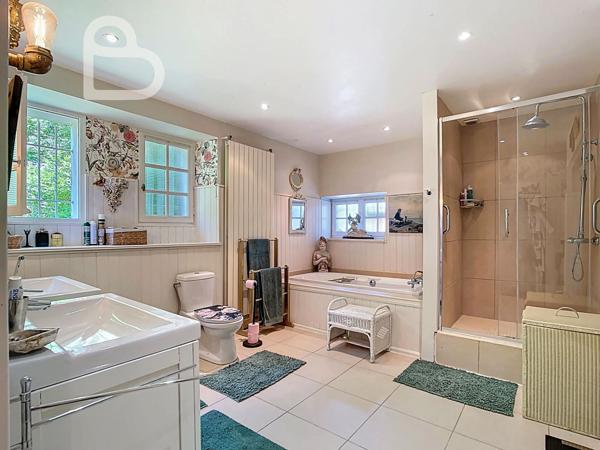 Villeréal (47210) Spacieuse maison quercynoise avec piscine et dépendance