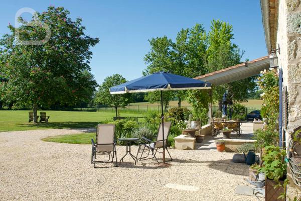 Villeréal (47210) Spacieuse maison quercynoise avec piscine et dépendance