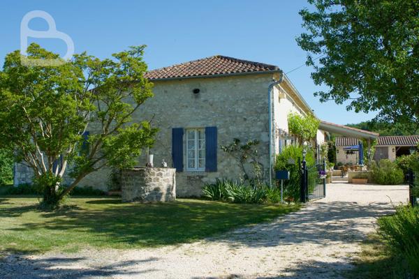 Villeréal (47210) Spacieuse maison quercynoise avec piscine et dépendance