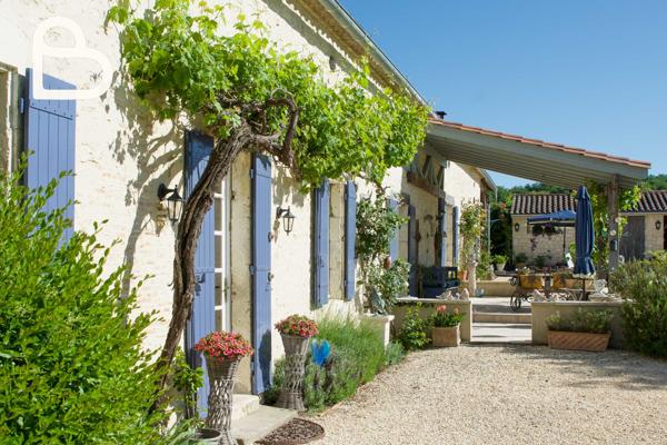 Villeréal (47210) Spacieuse maison quercynoise avec piscine et dépendance