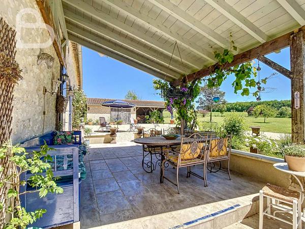 Villeréal (47210) Spacieuse maison quercynoise avec piscine et dépendance