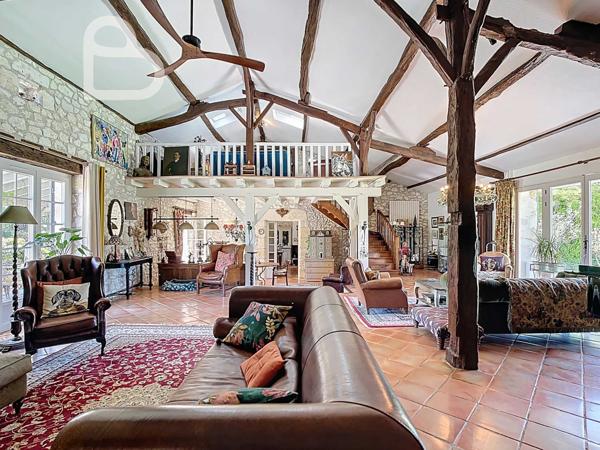 Villeréal (47210) Spacieuse maison quercynoise avec piscine et dépendance