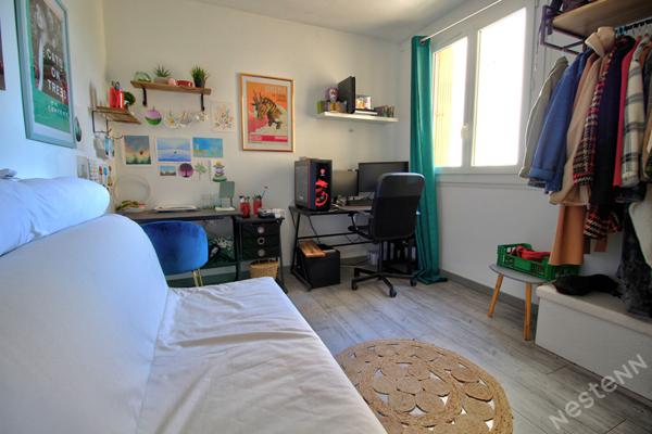 AGEN SUD - Appartement lumineux et fonctionnel de 81 m² avec balcon et garage dans une résidence sécurisée.