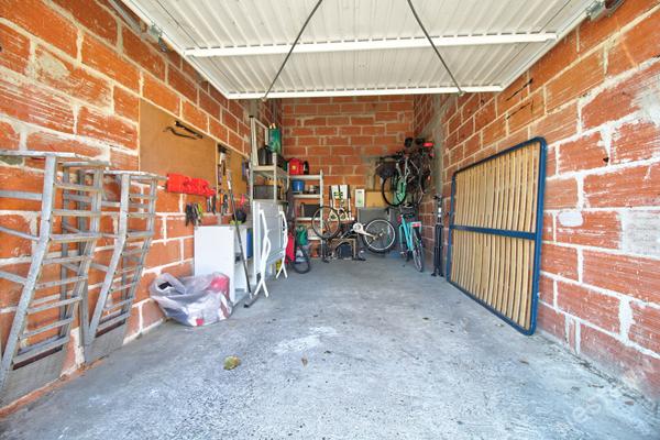 AGEN SUD - Appartement lumineux et fonctionnel de 81 m² avec balcon et garage dans une résidence sécurisée.