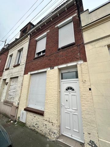 Maison de ville au cœur de La Bassée , 2 chambres et cour