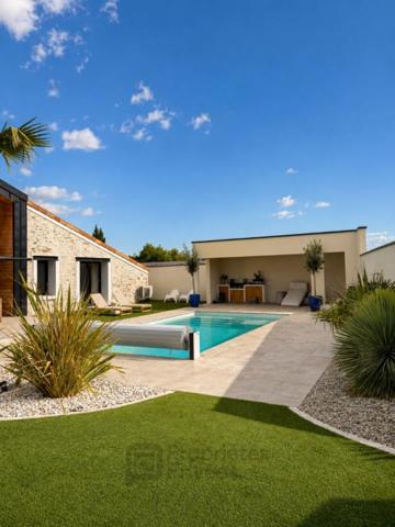 Aux portes de Cholet ? Grange rénovée d'exception avec piscine chauffée