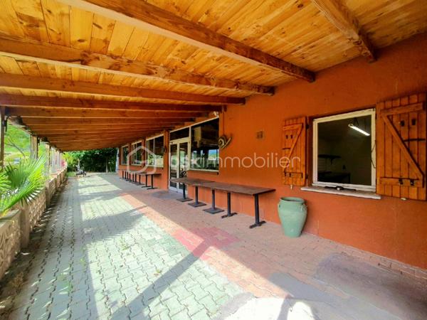 Local d activites de 229,97 m²